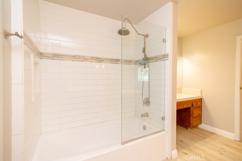 20376 Tonawanda Road Apple Valley, CA 92307 - Photo 28 of 67 a bathroom with a bathtub and a shower