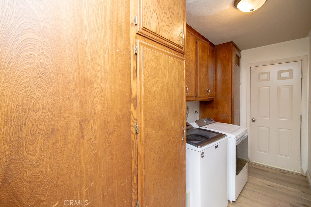 20376 Tonawanda Road Apple Valley, CA 92307 - Photo 41 of 67 Indoor laundry