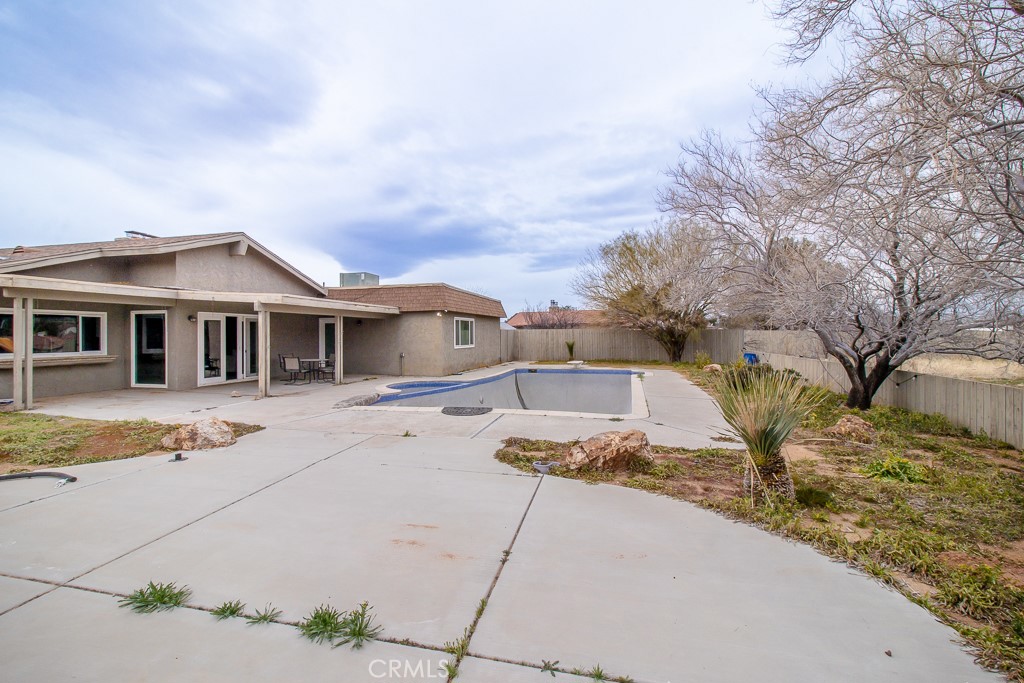 20376 Tonawanda Road Apple Valley, CA 92307 - Photo 45 of 67 a front view of house with yard porch and seating space