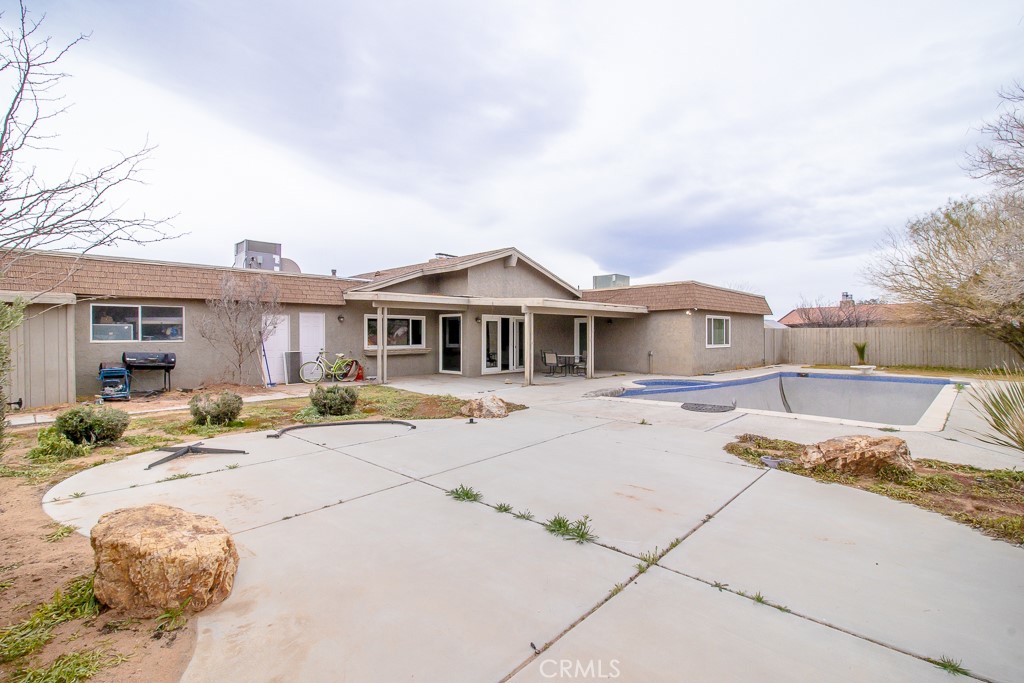 20376 Tonawanda Road Apple Valley, CA 92307 - Photo 46 of 67 a front view of a house with a yard