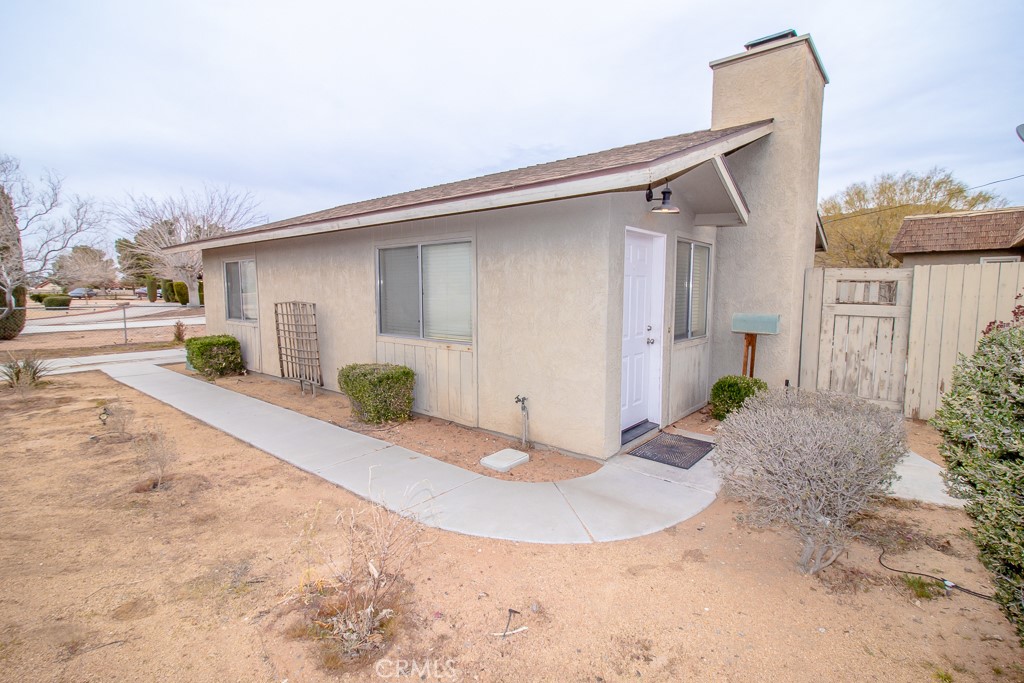 20376 Tonawanda Road Apple Valley, CA 92307 - Photo 5 of 67 a view of a house with a outdoor space