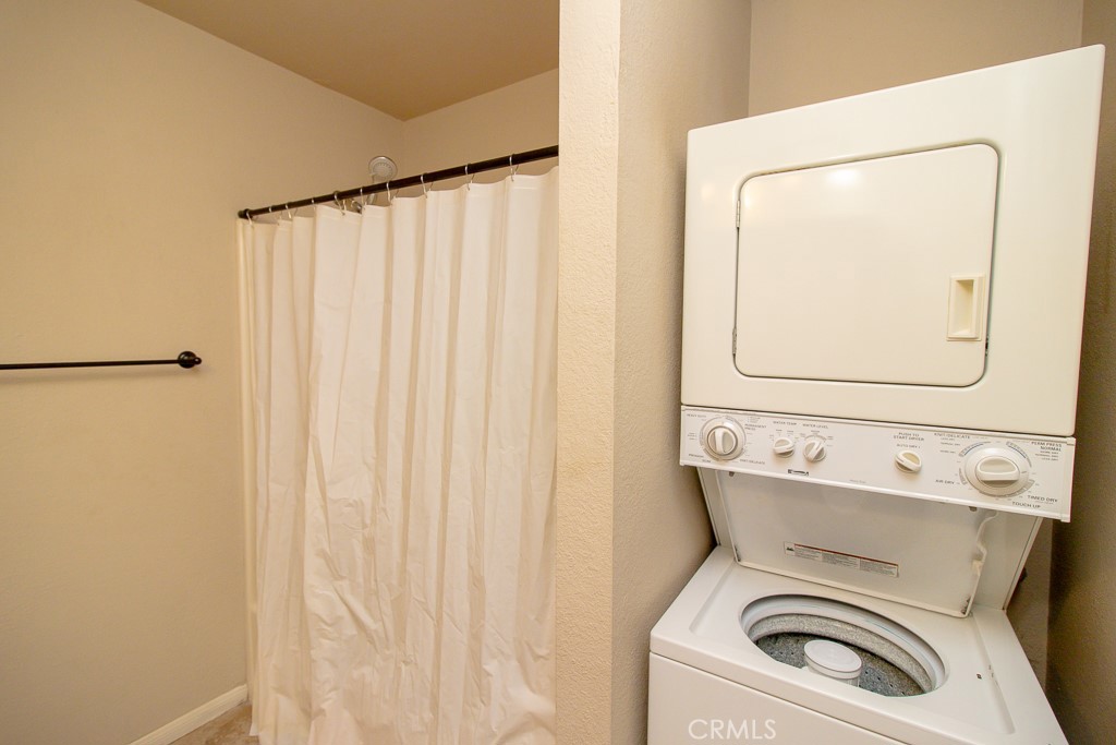 20376 Tonawanda Road Apple Valley, CA 92307 - Photo 64 of 67 a utility room with dryer and washer