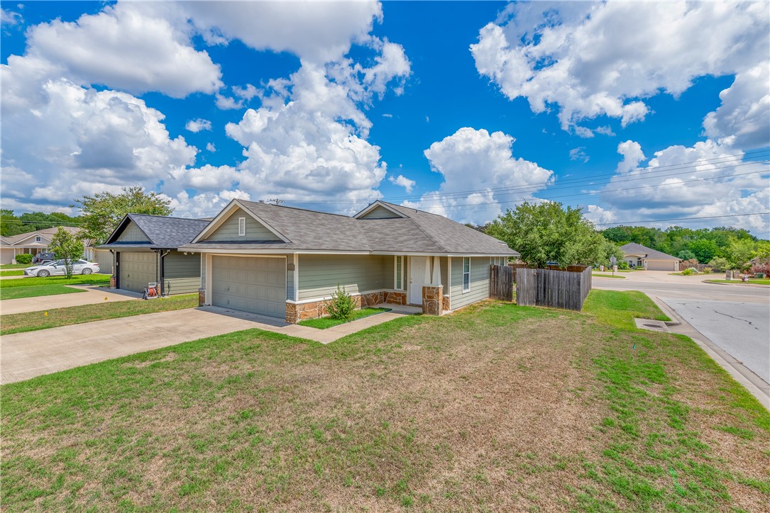 1033 Fallbrook Loop College Station, TX 77845 - Photo 2 of 16