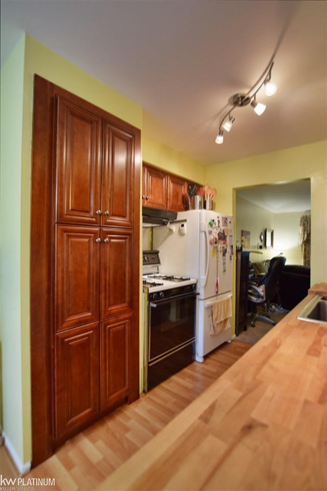 4462 15 Mile Road Sterling Heights, MI 48310 - Photo 5 of 17 31384585-4.JPG