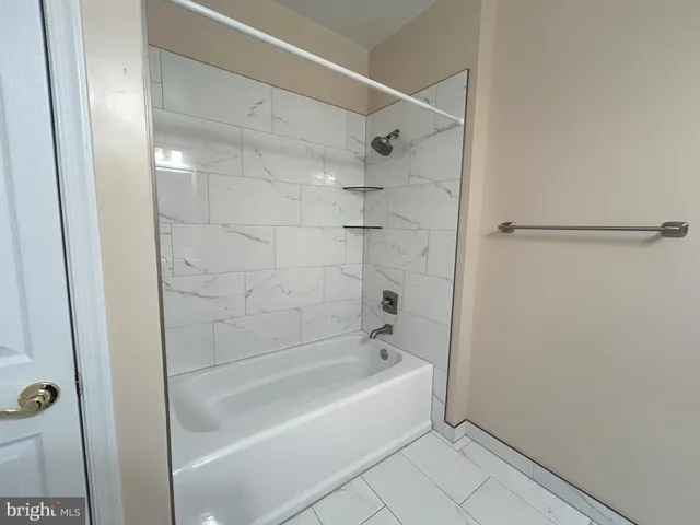 $2,450 | 2921 Deer Hollow Way, Unit 116, Fairfax, VA 22031