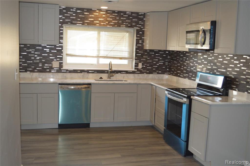 308 North Rochester Road, Unit 14 Clawson, MI 48017 - Photo 3 of 14