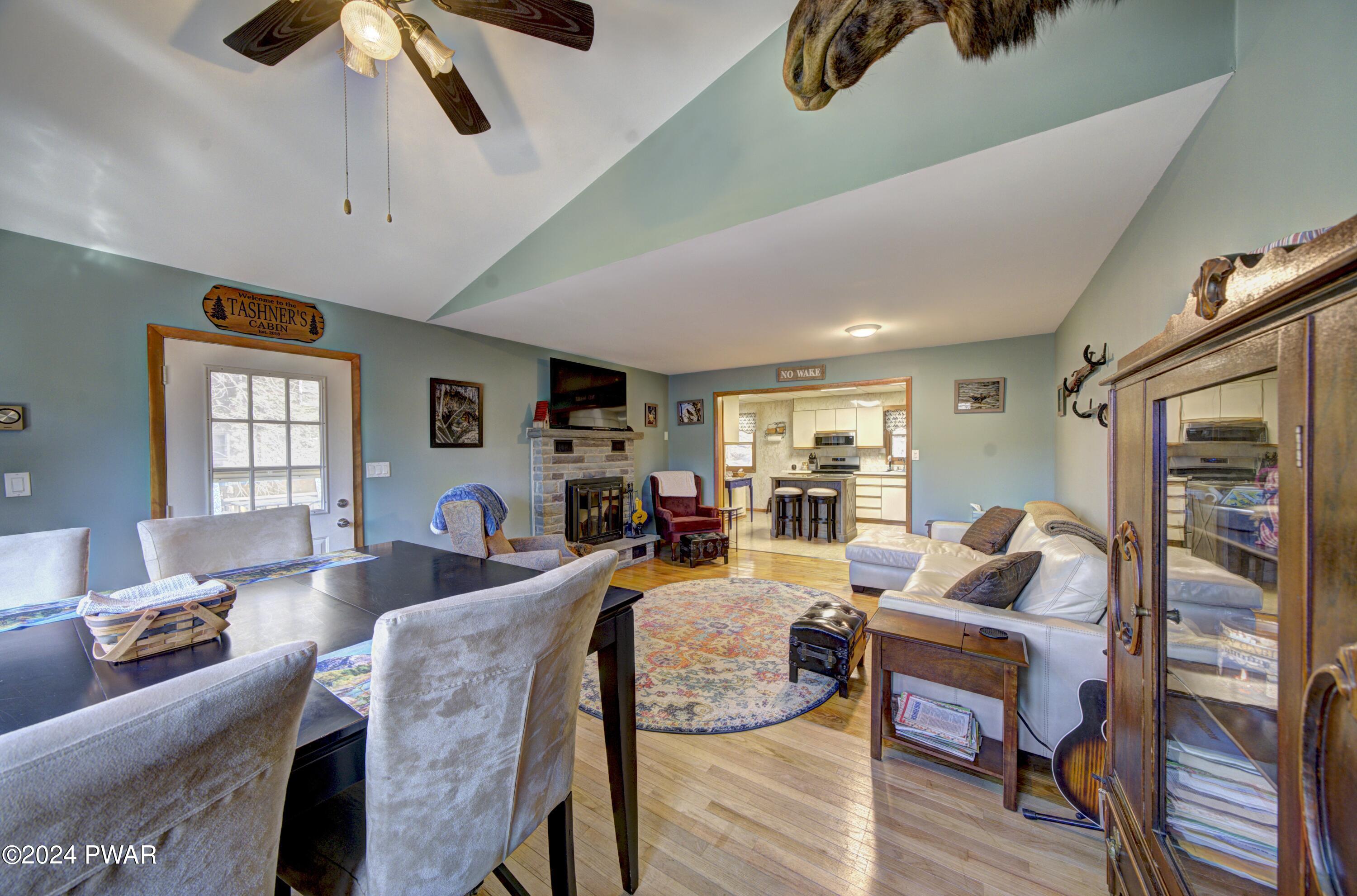 31 Cub Road Lake Ariel, PA 18436 - Photo 8 of 58 Living Room