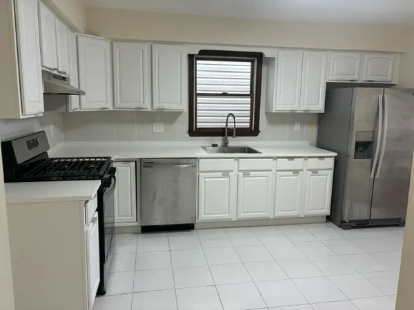 $2,800 | 260 Broadway, Unit 4, Bayonne, NJ 07002