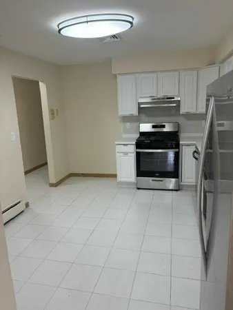 $2,800 | 260 Broadway, Unit 4, Bayonne, NJ 07002