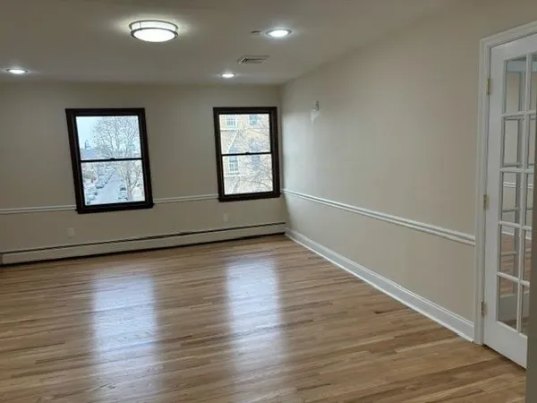 $2,800 | 260 Broadway, Unit 4, Bayonne, NJ 07002