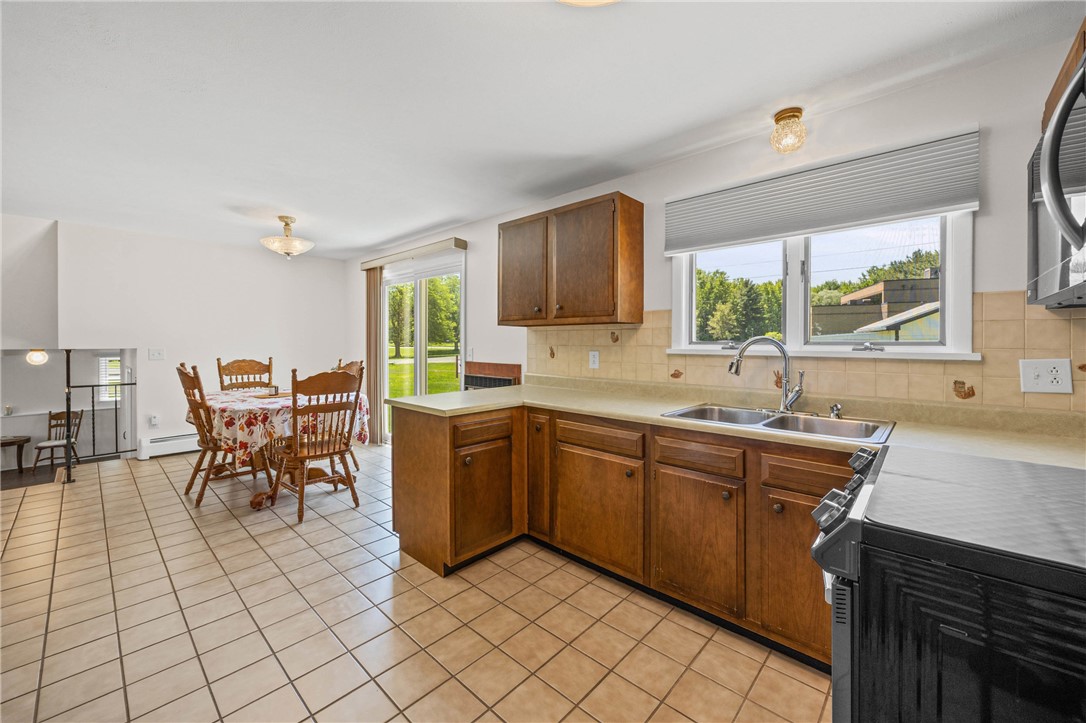 951 Copper Kettle Road Webster, NY 14580 - Photo 8 of 35