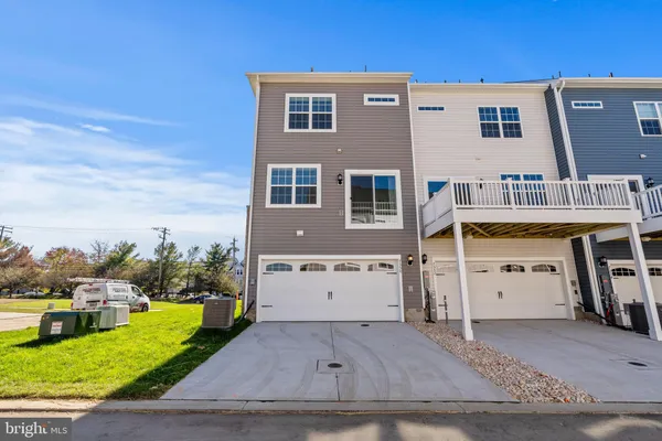 a view of house with yard