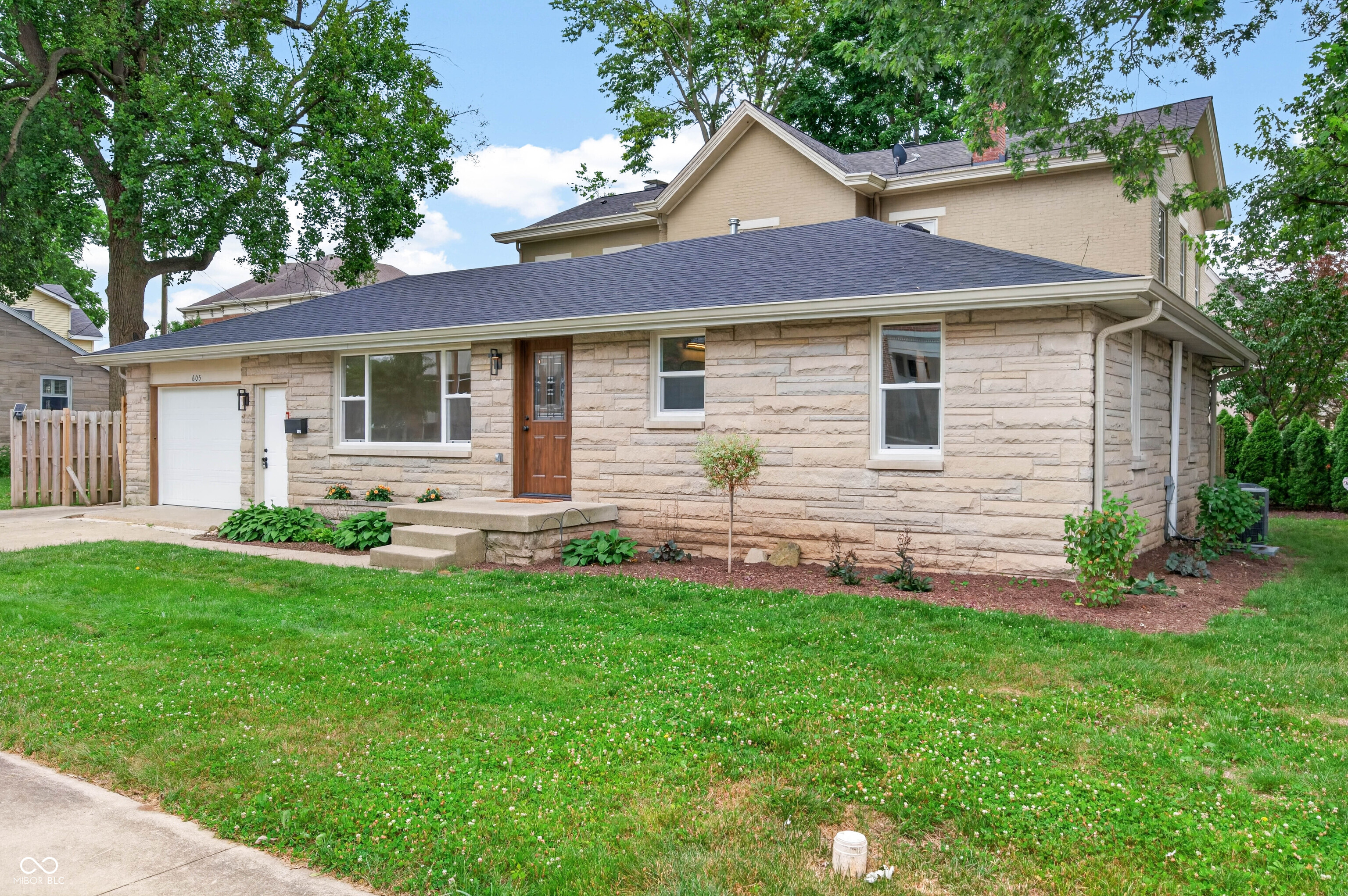 605 8th Street Columbus, IN 47201 - Photo 5 of 29