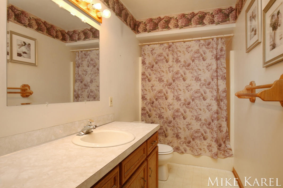 1384 Bauer Road Jenison, MI 49428 - Photo 13 of 20 jen14