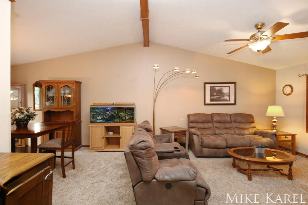 1384 Bauer Road Jenison, MI 49428 - Photo 4 of 20 jen4