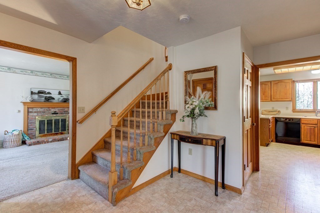 48 Mechanic Street Upton, MA 01568 - Photo 4 of 42 Gallery Image 4