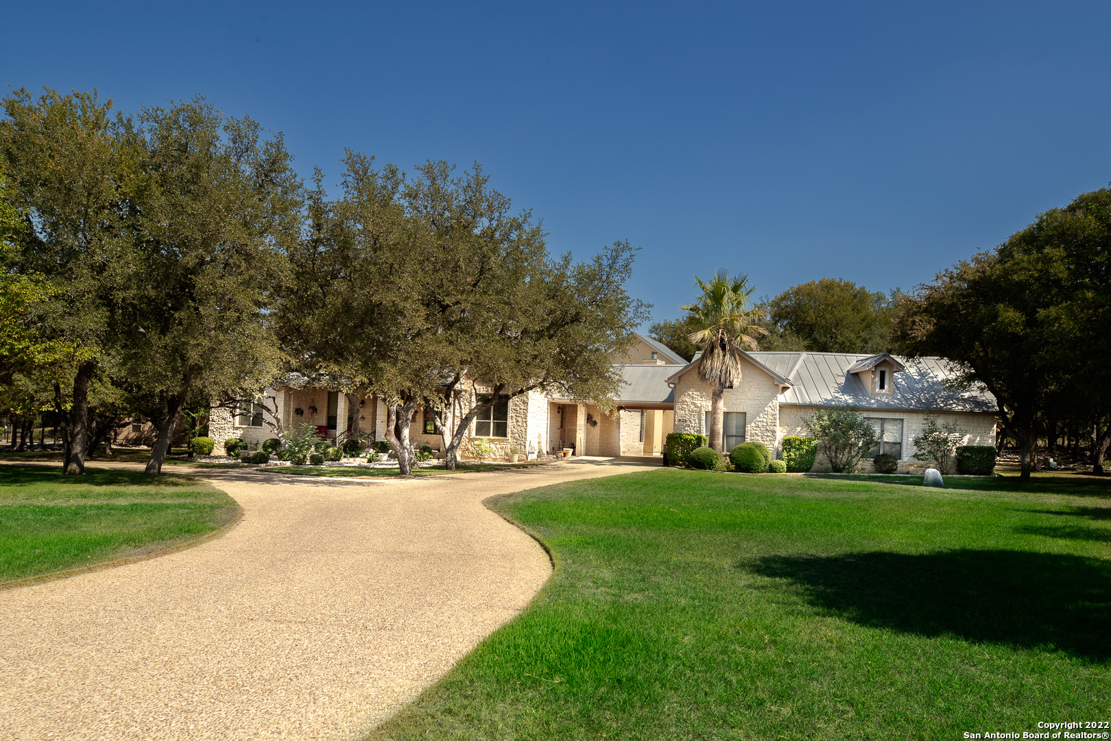 a view of yard with tree and green space