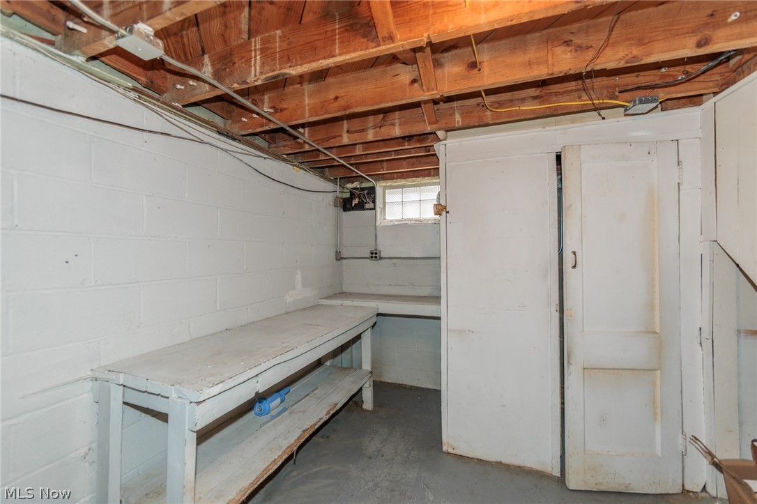 1551 Winchester Road Cleveland, OH 44124 - Photo 38 of 48
