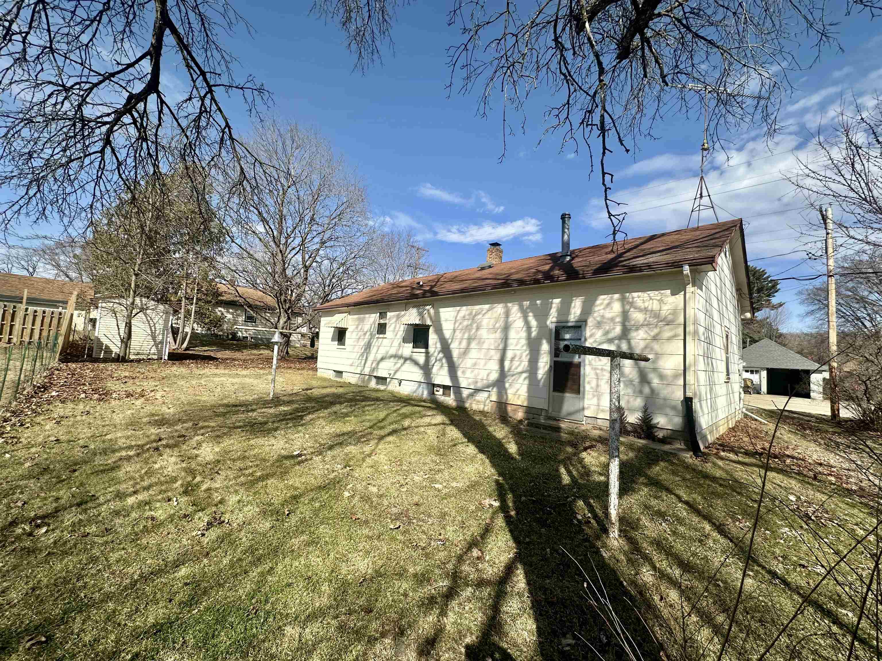 921 Wilson Street Princeton, WI 54968 - Photo 3 of 26