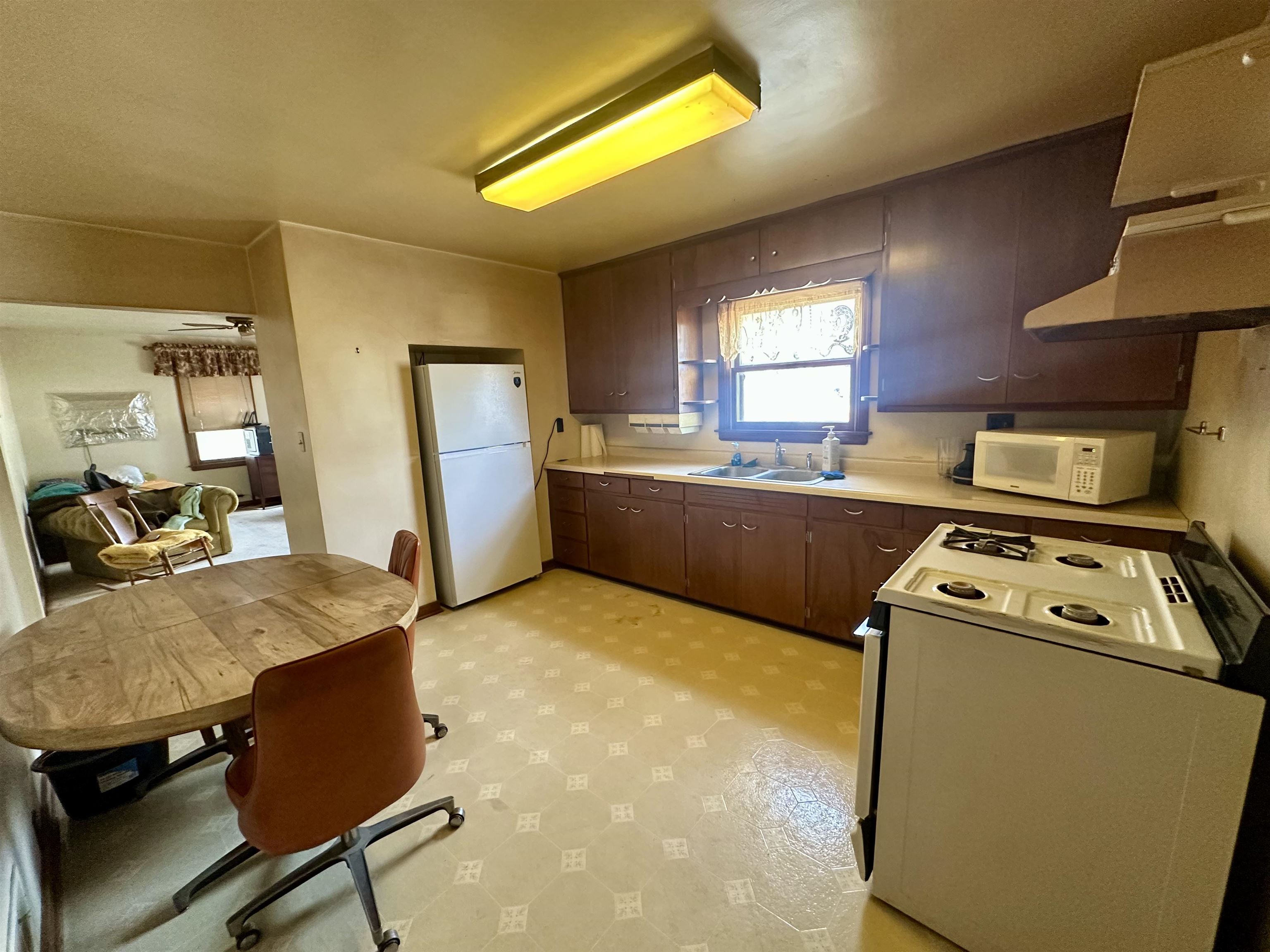 921 Wilson Street Princeton, WI 54968 - Photo 6 of 26