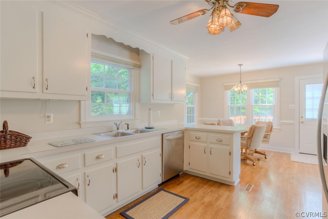 2153 Kelly Ridge Road Henrico, VA 23233 - Photo 11 of 34 Freshly painted cabinets! New pulls! You will love