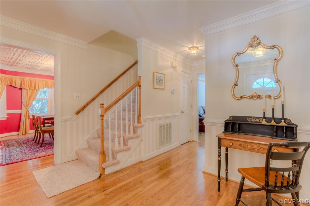 2153 Kelly Ridge Road Henrico, VA 23233 - Photo 3 of 34 Large welcoming Foyer!