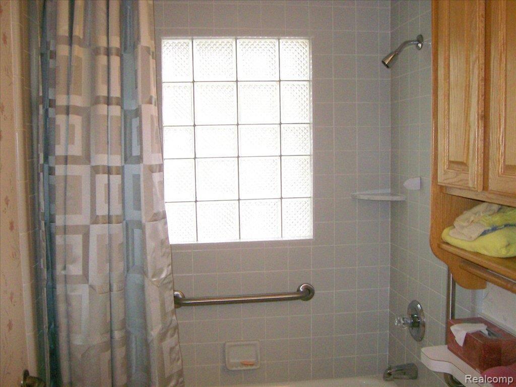 314 North Helen Avenue Rochester, MI 48307 - Photo 9 of 13 Helen-glass block windows