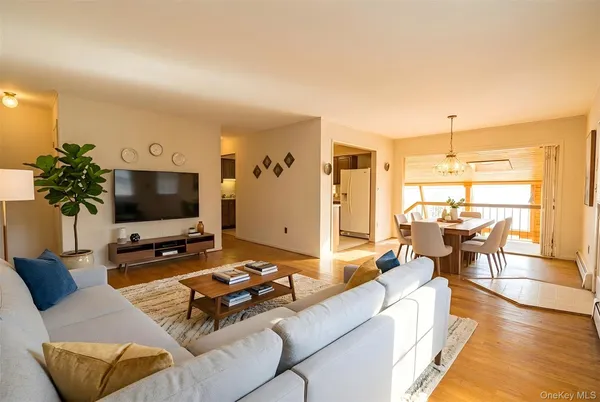 $599,999 | 318 Jamaica Avenue, Medford, NY 11763