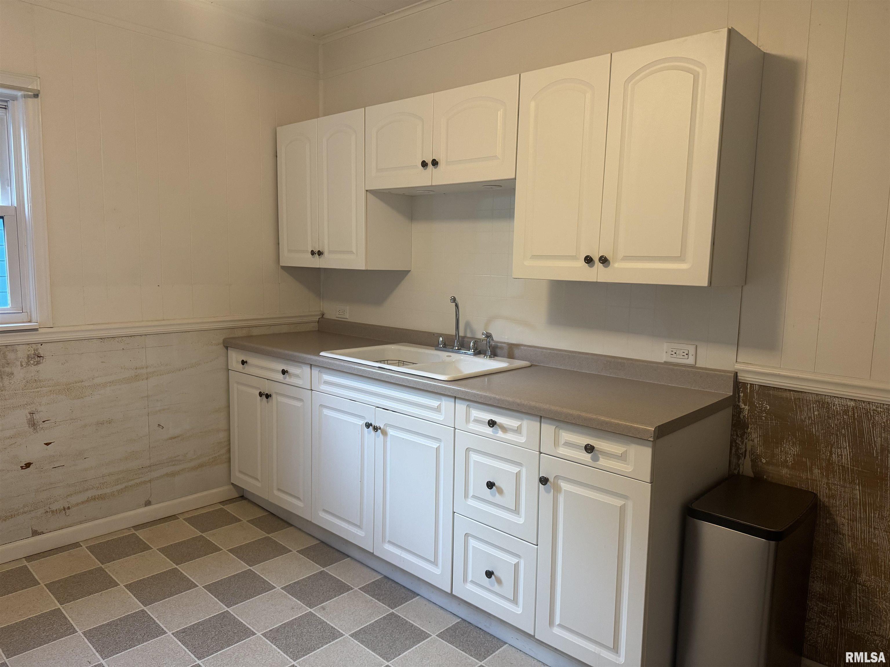 226 Cass Place Canton, IL 61520 - Photo 13 of 41