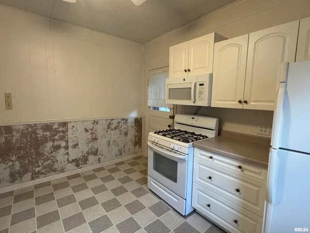 $130,000 | 226 Cass Place, Canton, IL 61520