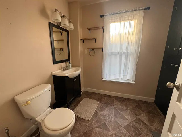 $130,000 | 226 Cass Place, Canton, IL 61520