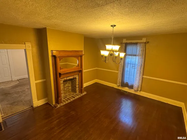 $130,000 | 226 Cass Place, Canton, IL 61520