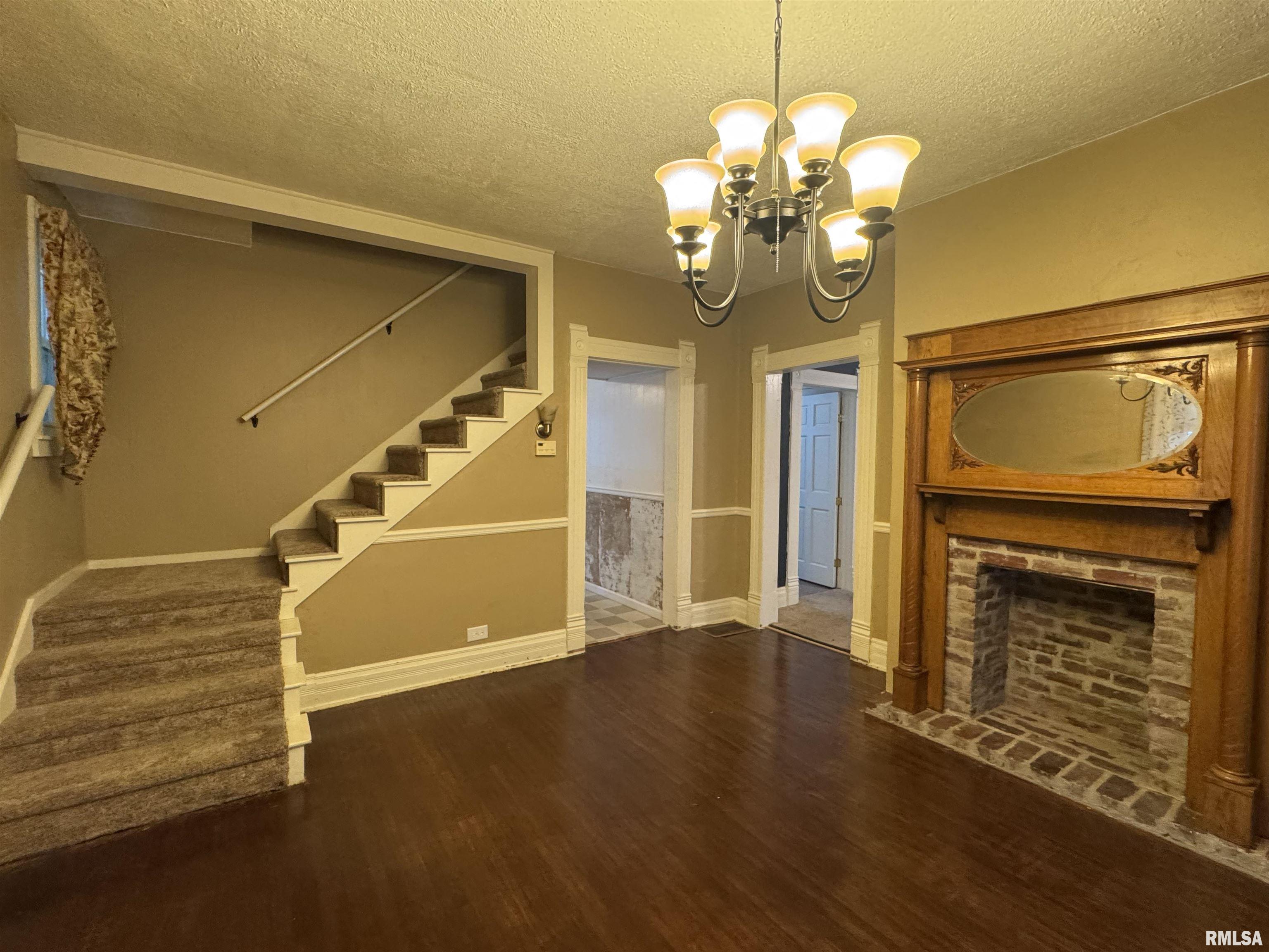 226 Cass Place Canton, IL 61520 - Photo 3 of 41