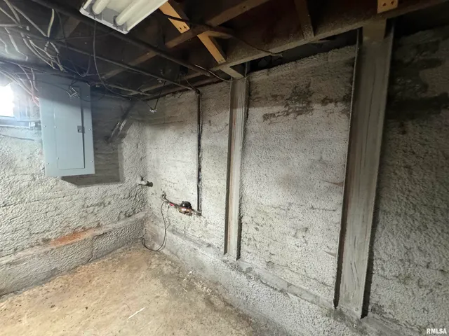 $130,000 | 226 Cass Place, Canton, IL 61520