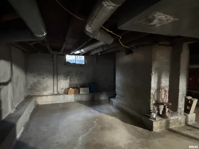 $130,000 | 226 Cass Place, Canton, IL 61520