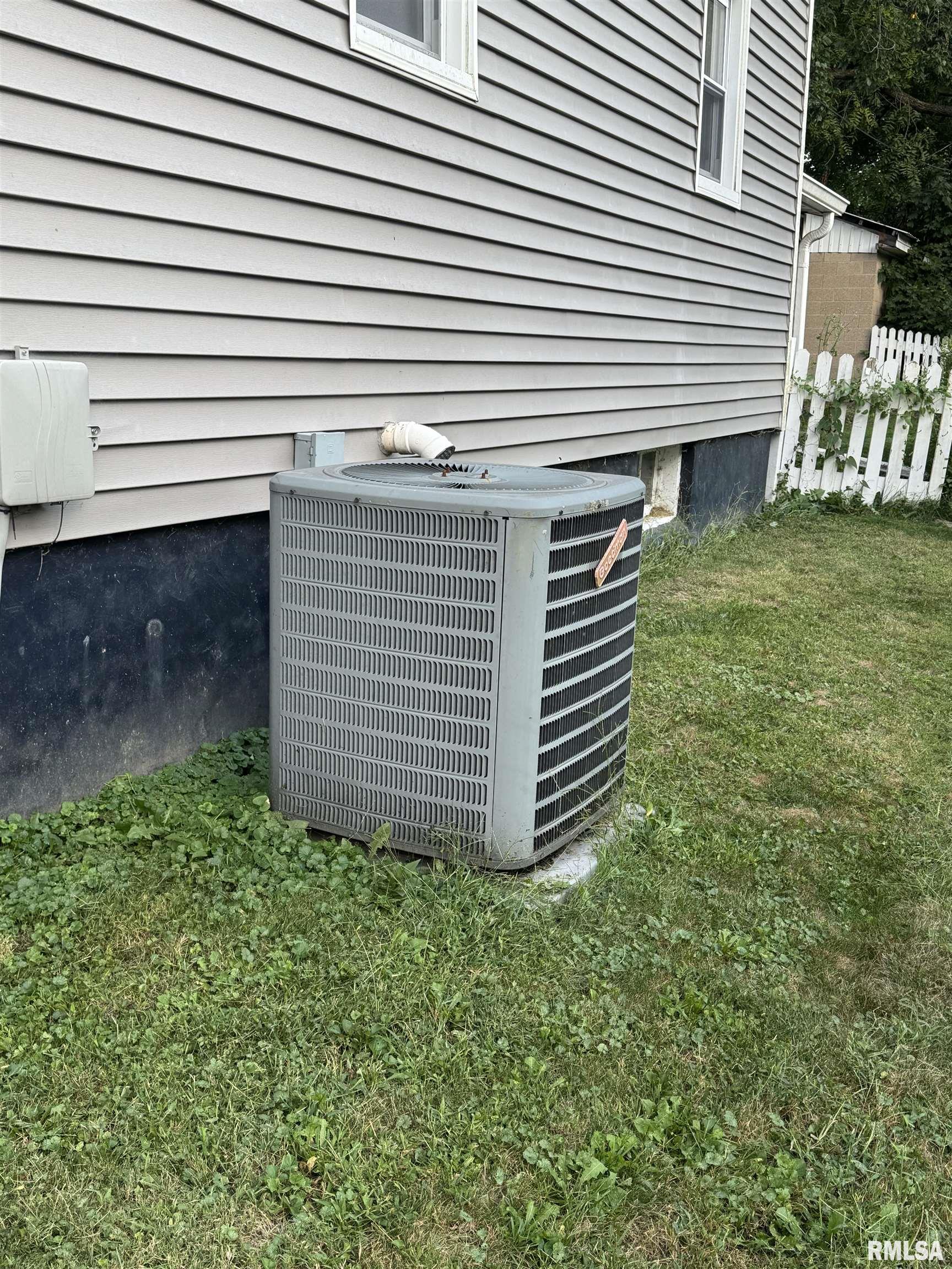 226 Cass Place Canton, IL 61520 - Photo 38 of 41