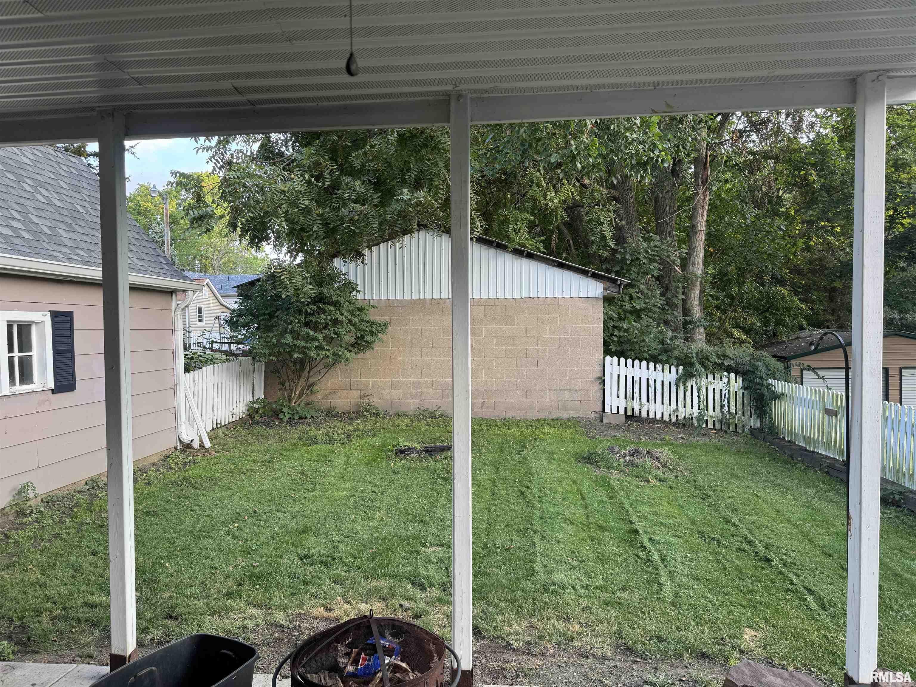 226 Cass Place Canton, IL 61520 - Photo 39 of 41