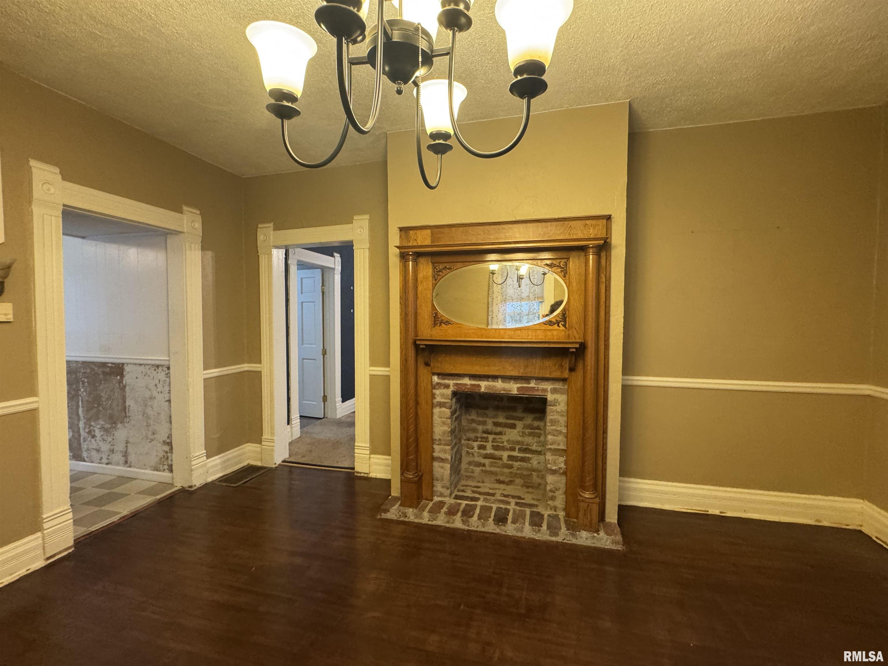 226 Cass Place Canton, IL 61520 - Photo 5 of 41