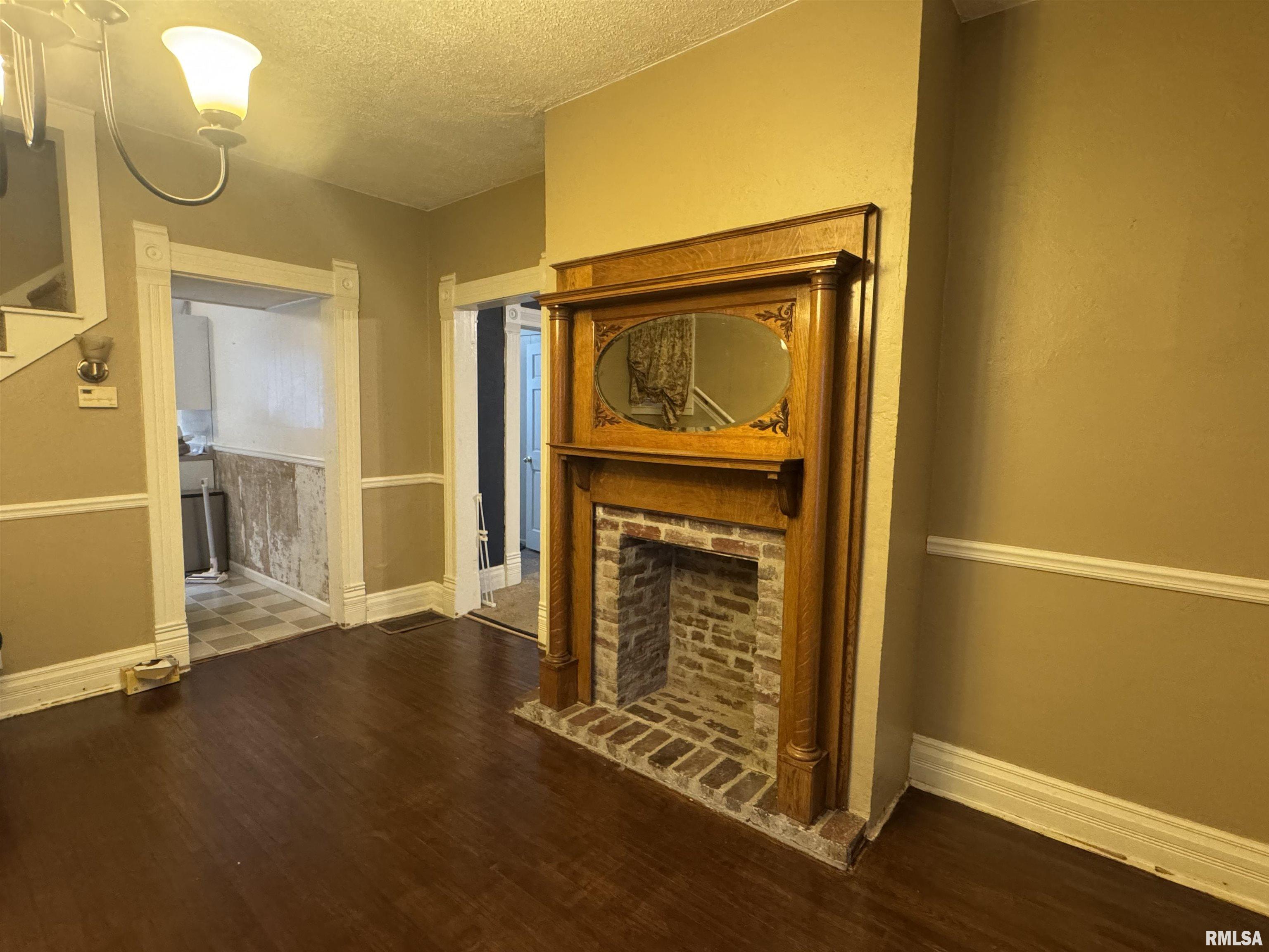 226 Cass Place Canton, IL 61520 - Photo 6 of 41