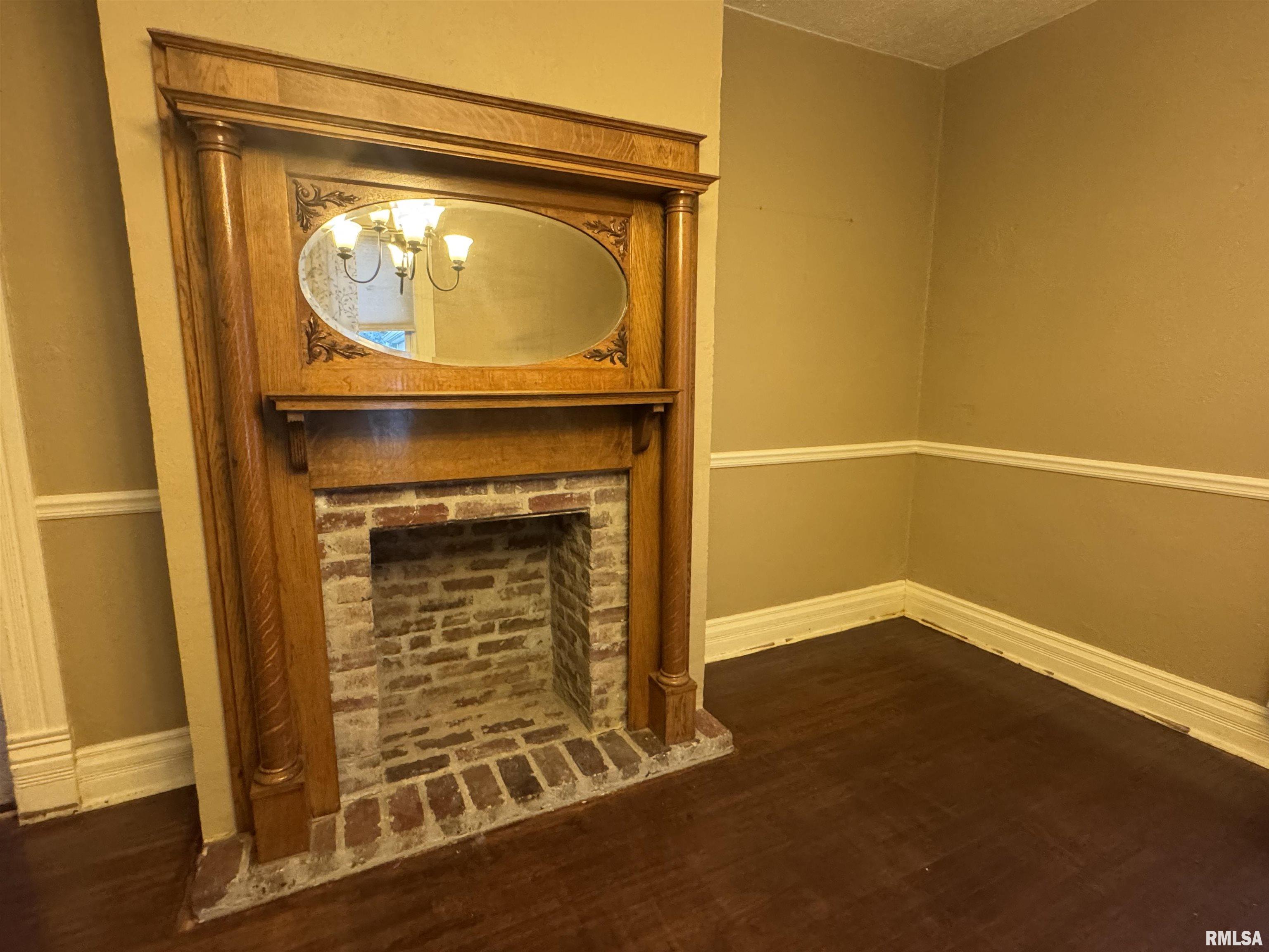 226 Cass Place Canton, IL 61520 - Photo 7 of 41