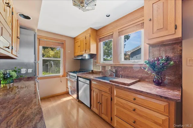 $699,999 | 44 Madison Street, Lynbrook, NY 11563