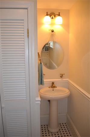 36 Chester Street Melrose, MA 02176 - Photo 8 of 17
