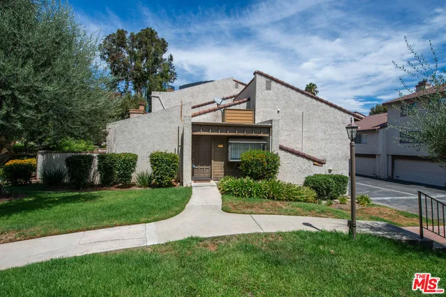 $599,000 | 5800 Owensmouth Avenue, Unit 25, Woodland Hills, CA 91367