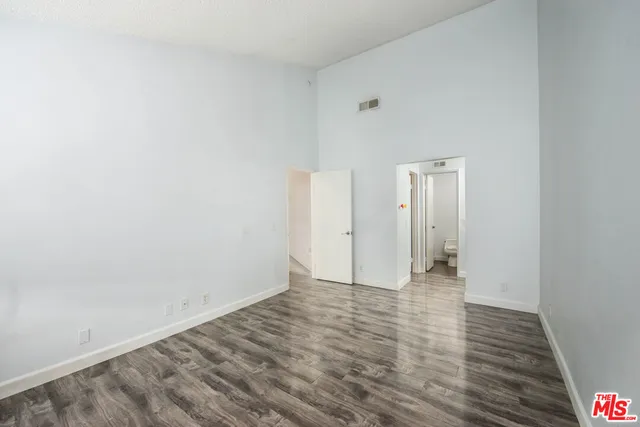 $599,000 | 5800 Owensmouth Avenue, Unit 25, Woodland Hills, CA 91367