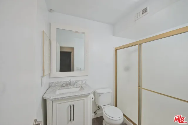 $599,000 | 5800 Owensmouth Avenue, Unit 25, Woodland Hills, CA 91367