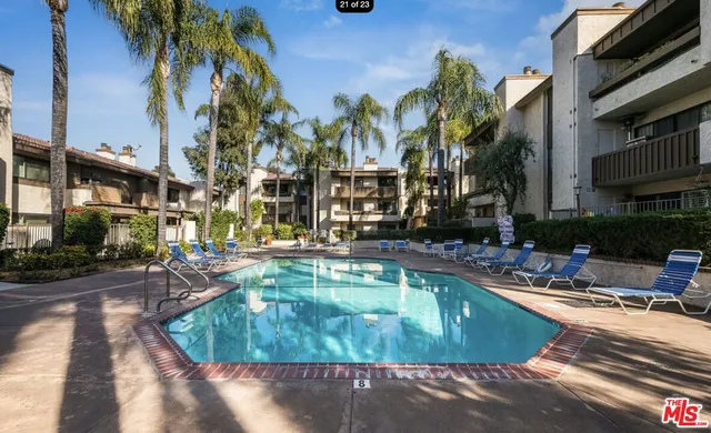 $599,000 | 5800 Owensmouth Avenue, Unit 25, Woodland Hills, CA 91367