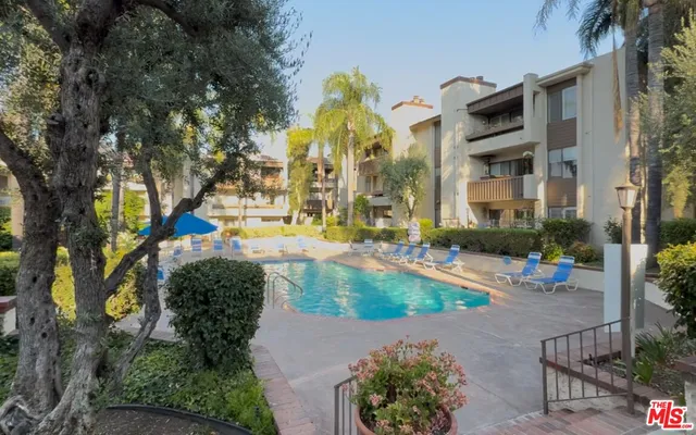 $599,000 | 5800 Owensmouth Avenue, Unit 25, Woodland Hills, CA 91367