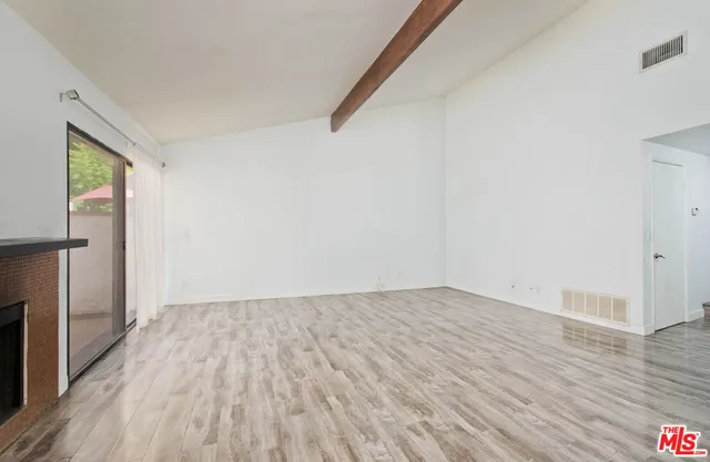 $599,000 | 5800 Owensmouth Avenue, Unit 25, Woodland Hills, CA 91367