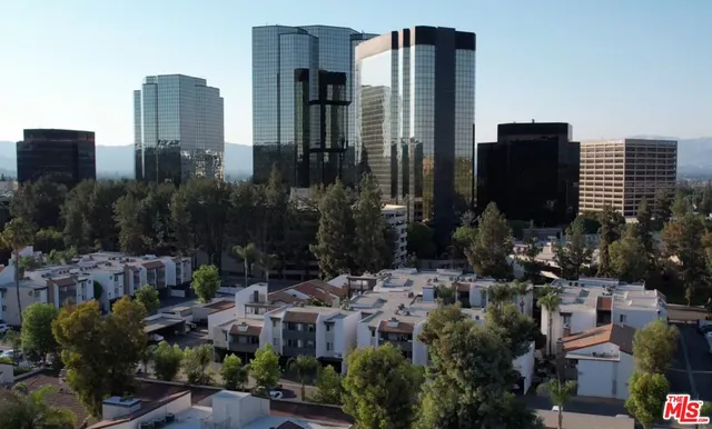 $599,000 | 5800 Owensmouth Avenue, Unit 25, Woodland Hills, CA 91367