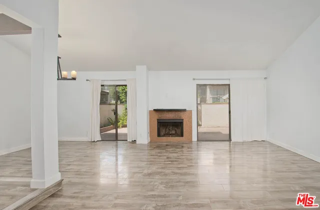 $599,000 | 5800 Owensmouth Avenue, Unit 25, Woodland Hills, CA 91367